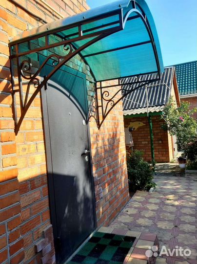 Козырек над дверью