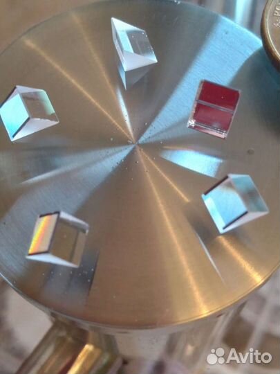 Оптическая линза треугольная