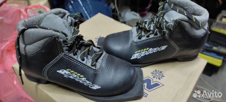 Лыжные ботинки