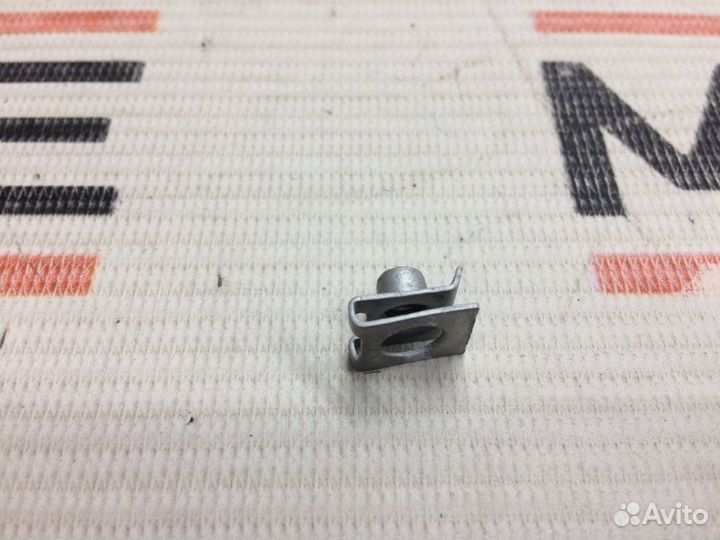 Клипса панели приборов Volkswagen Touareg 7L