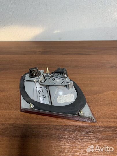 Фонарь задний внутренний Мерседес W210