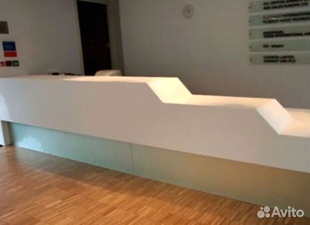 Барная стойка для приемной из искусственного камня