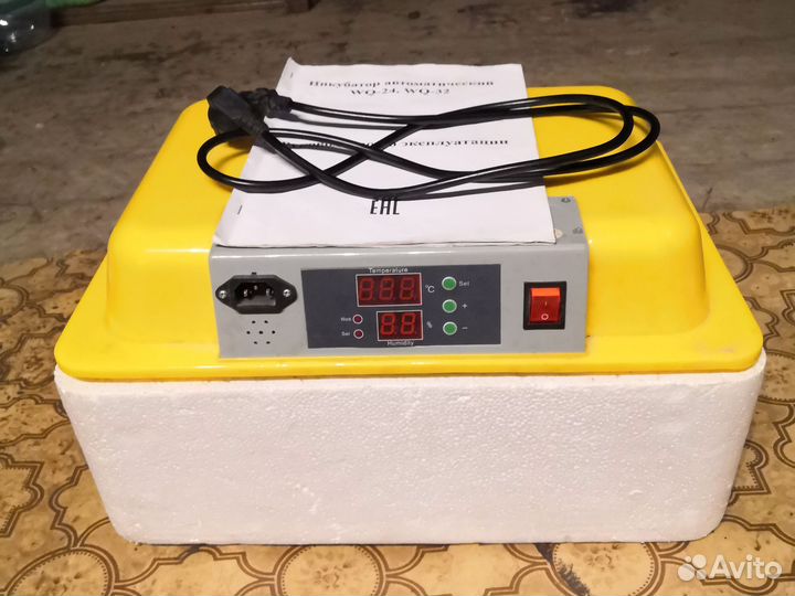 Инкубатор для яиц с автоматическим переворотом