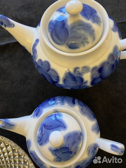 Блюдо, тарелки, чайник, сахарница хрусталь фарфор