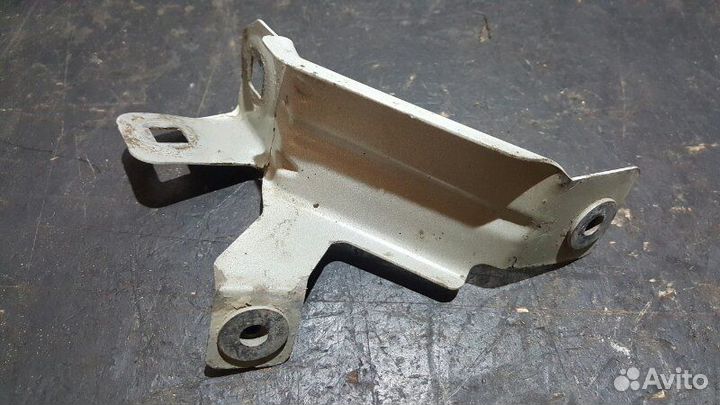 Кронштейн крепления крыла Porsche Cayenne 958 3.0