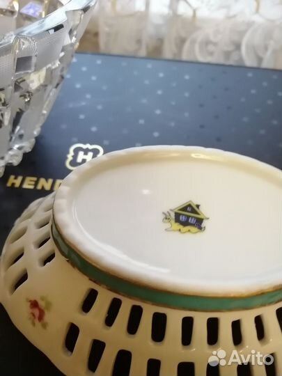 Конфетница, самовар, сахарница, ложечки