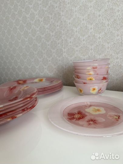 Набор тарелок (сервиз столовый)