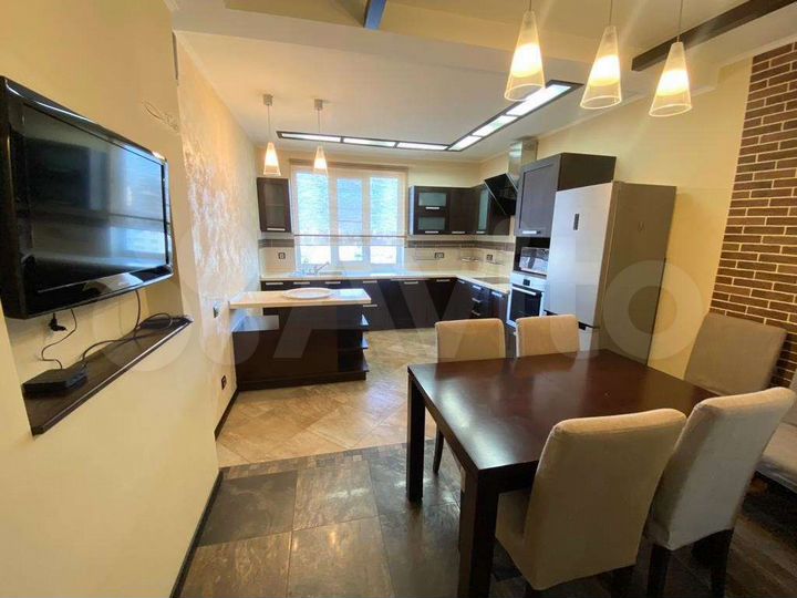 4-к. квартира, 130 м², 18/22 эт.