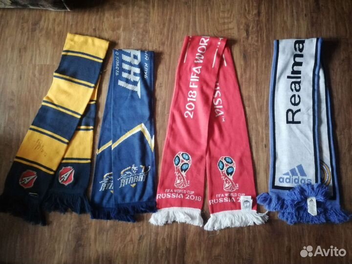 Бейсболка, шарф с подписью