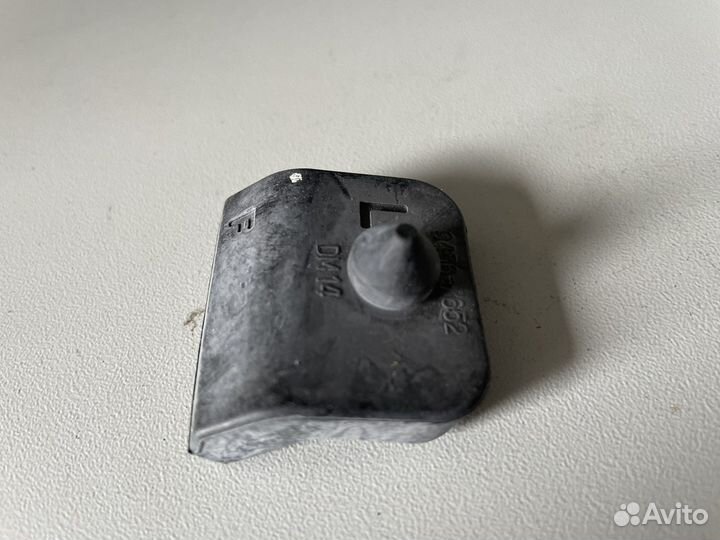 Отбойник капота Chevrolet Cruze