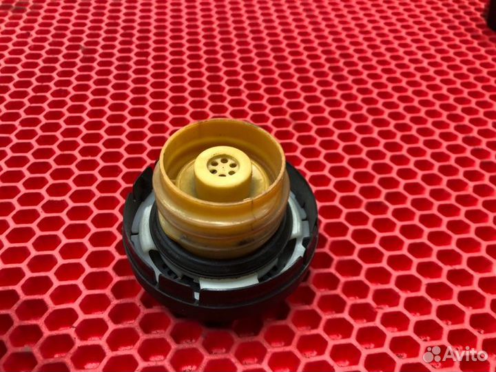 Крышка топливного бака Toyota Corolla NZE121 1nzfe