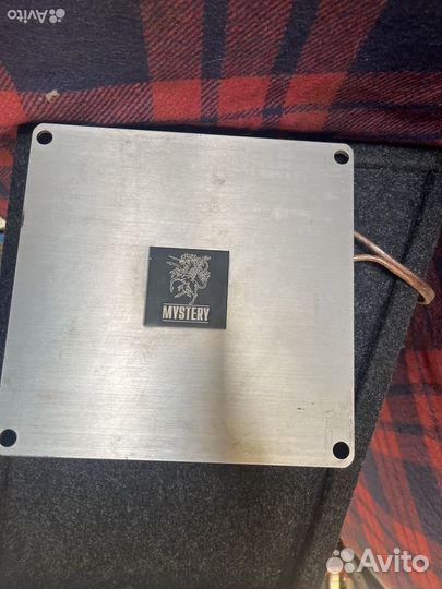 Сабвуфер с уселителем