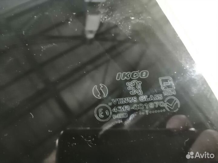 Стекло заднее правое Пежо 206 седан. Оригинал. Б/У