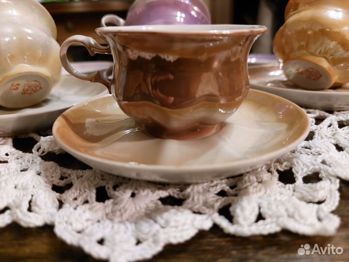 Кофейные чашки с блюдцами