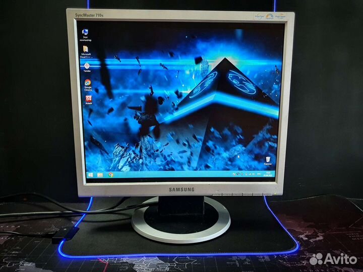 Монитор Samsung
