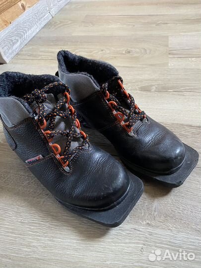 Лыжные ботинки