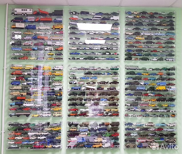 Стеллажи из оргстекла сборные прозрачные с дверкой