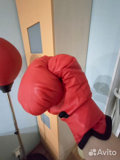 Боксерская груша с перчатками