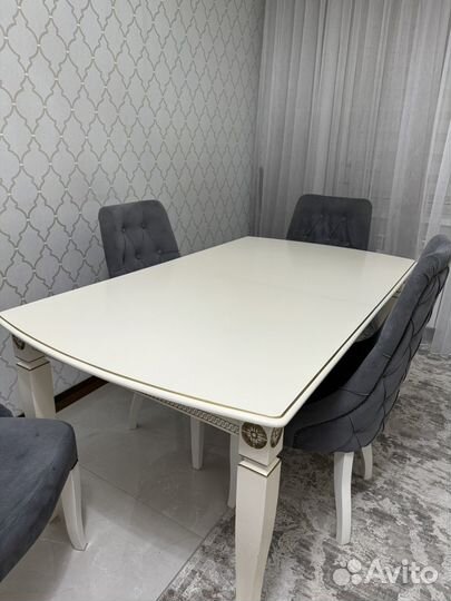 Обеденный стол