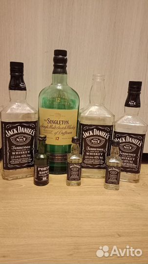 Бутылки: Виски, Ликер, Вино, Коньяк, Водка, Ром