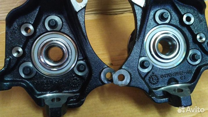 Кулак поворотный Mopar 1шт. L / R Сайбер Себринг