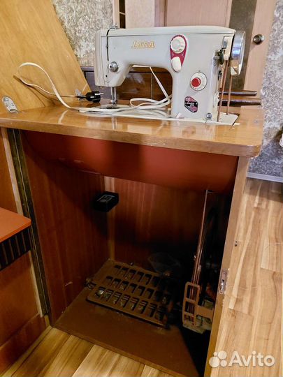 Швейная машина LADA 238