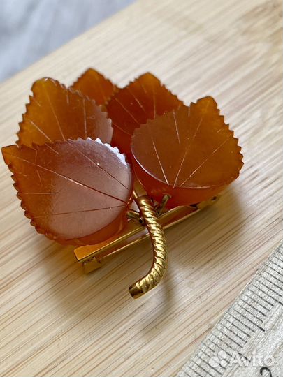 Брошь янтарь сссс лист