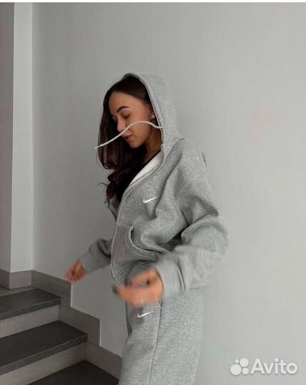 Женский спортивный костюм