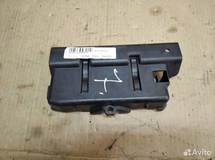 Крышка АКБ w117 CLA-class 651.930 2016