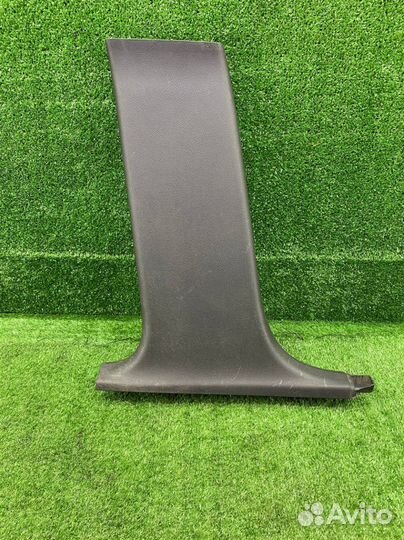 Обшивка стойки средней нижняя лев Audi A4 B7 5271