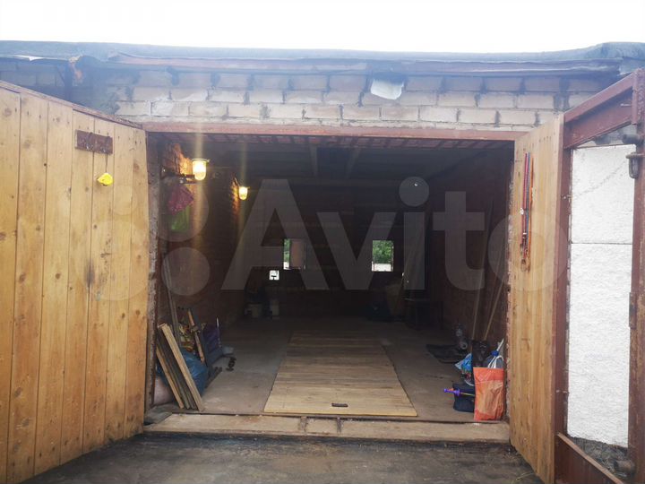 Гараж, > 30 м²