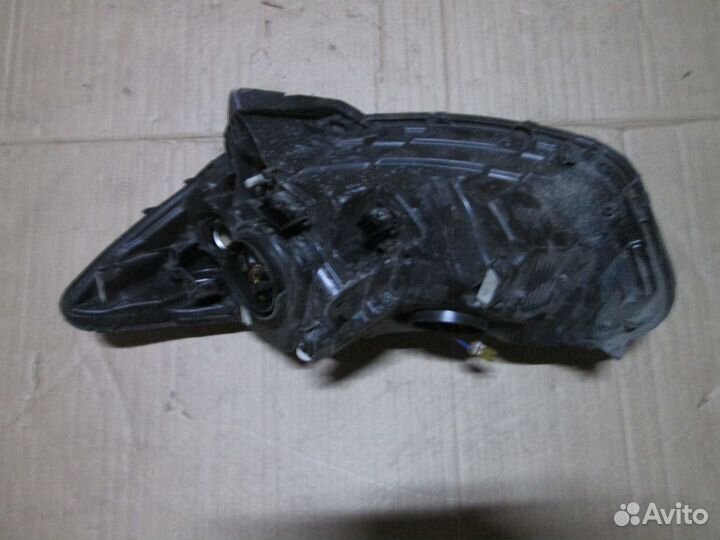 Фара правая Renault Kaptur 260108765R Рено Каптюр