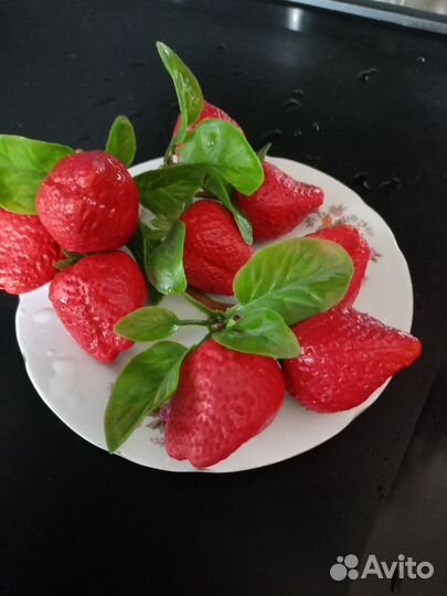 Клубника искусственная