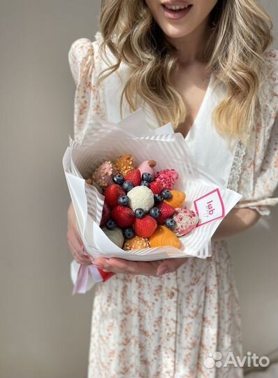 Боксы из клубники и цветов