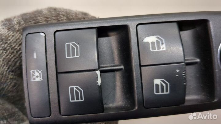 Кнопка стеклоподъемника левая передняя Mercedes E W212