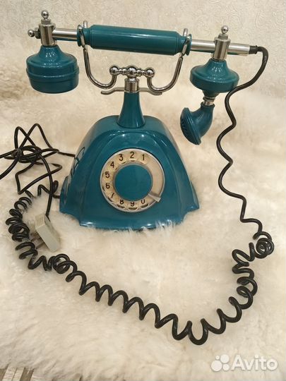 Старый стационарный телефон