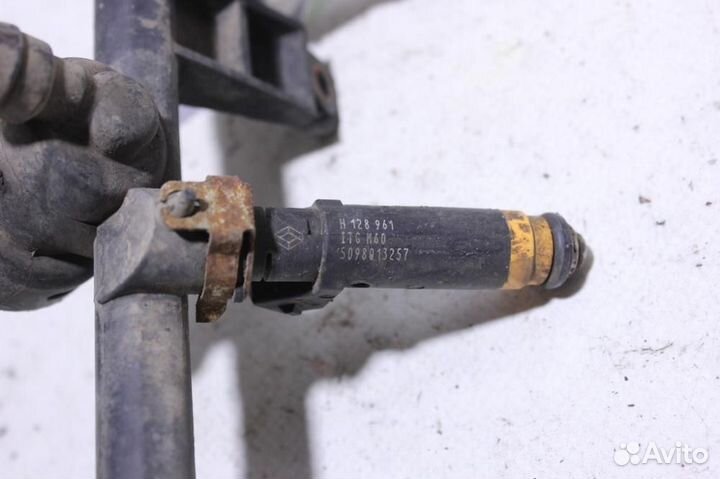 Рейка топливная рампа Renault Symbol 1998 2008