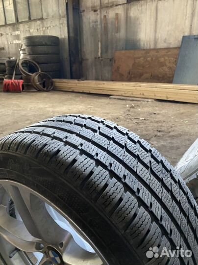 Kumho I'Zen KW27 245/45 R18