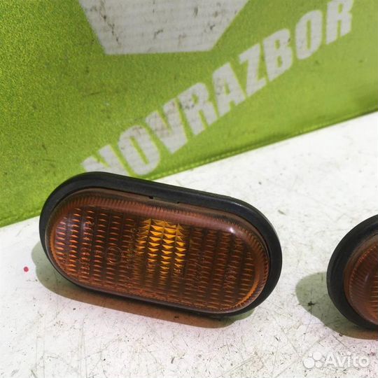 Повторитель на крыло желтый Рено Меган