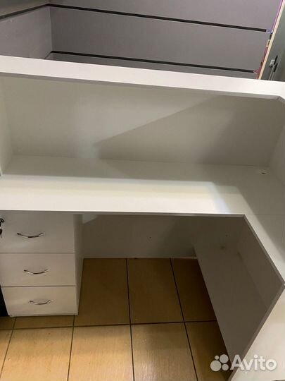 Ресепшн угловой белый