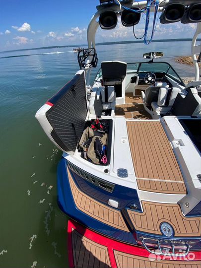 Катер-Буксировщик Super Air Nautique 210 2016