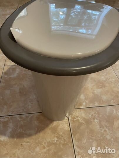 Ведро для туалета, унитаз