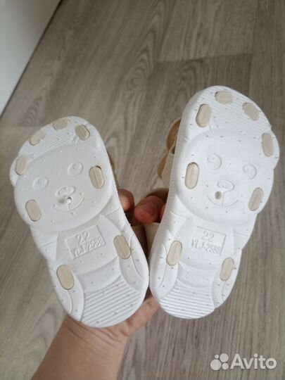 Сандалии новые для девочки 22 размер