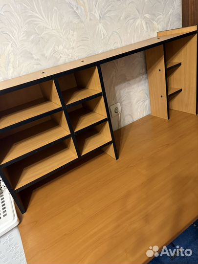 Письменный стол с полками