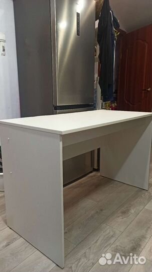 Рабочий стол белый