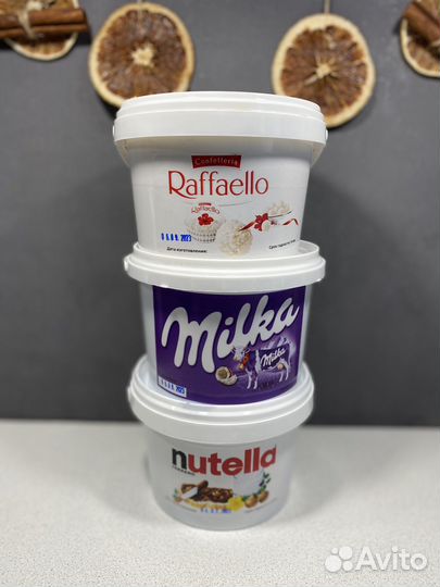 Контейнеры пластиковые с шоколадом и пастой