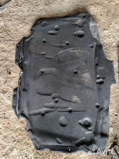 Шумоизоляция капота на Mercedes w220