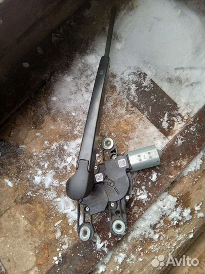 Стоп сигнал+моторчик дворника +обшивка крышки бага