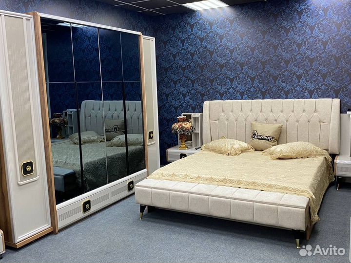 Спальный гарнитур