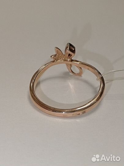 Золотое кольцо с бриллиантом